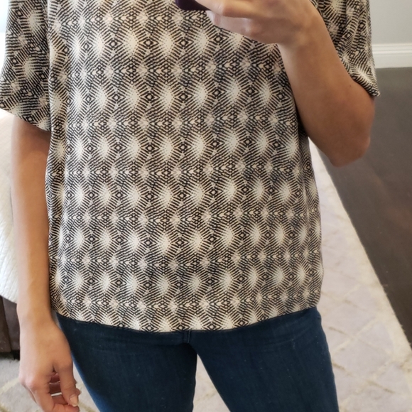 NWT WOMEN'S PRINTED SHORT SLEEVE BLOUSE T SHIRT - Picture 2 of 4